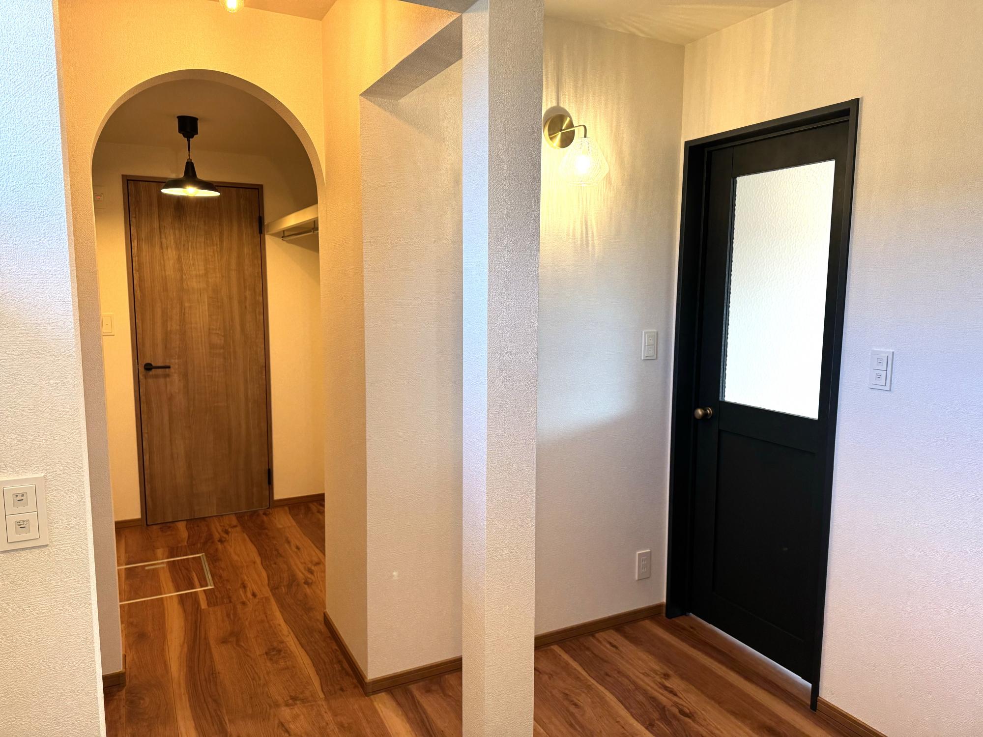 玄関にはシューズクローク→ウォークインクローゼット→洗面室といった動線が確保されており、
普段から手を洗ったりとお子様の教育にも感染症対策にも良い間取りです！