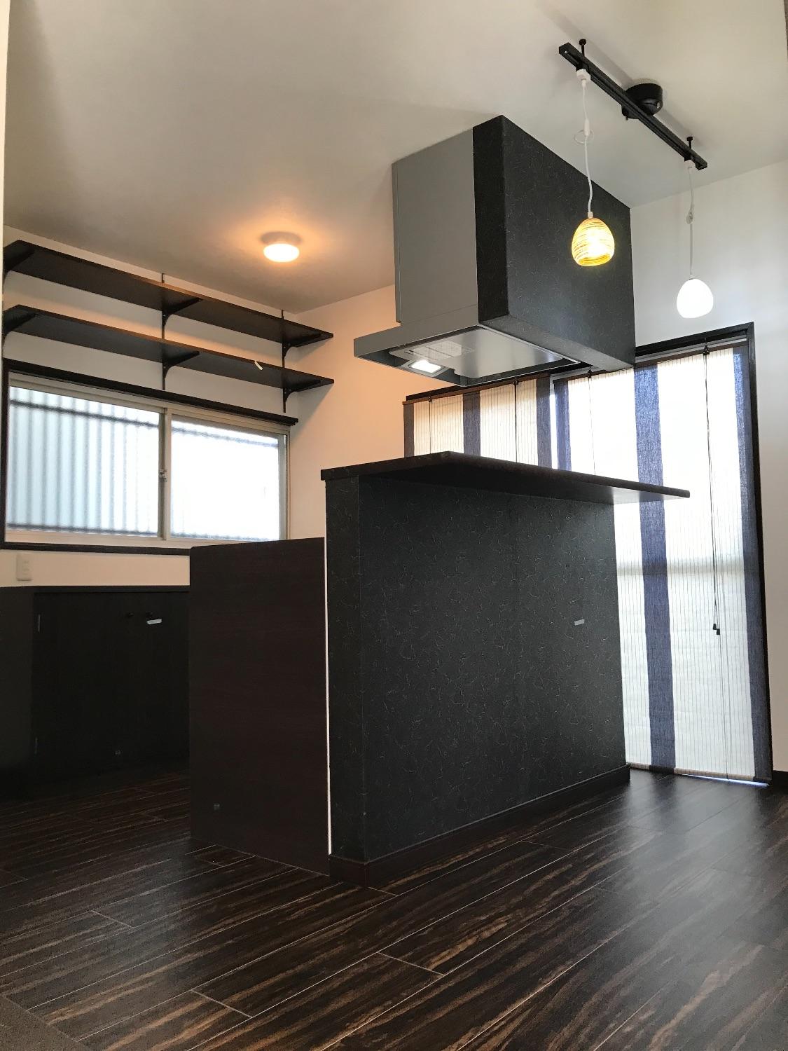 「私だけの秘密基地を作ってみた。古屋を和モダンテイストにフルリノベ！」のキッチン