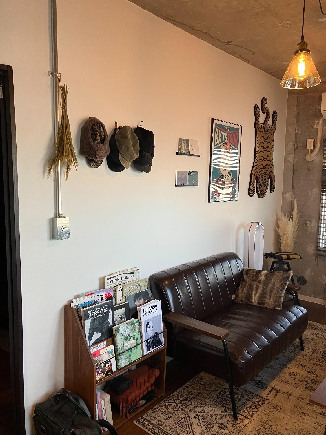 「コンクリート剥き出しの無骨でカッコいい　インダストリアルデザイン！」のリビングダイニング