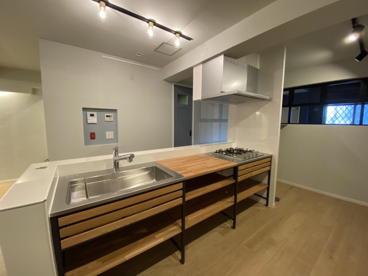 「BLUE　BEE　BAKEを我が家に」のキッチン