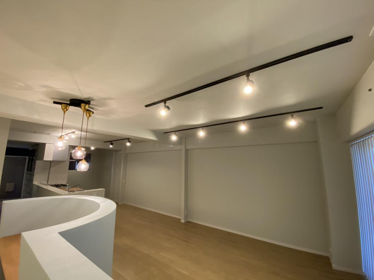 「BLUE　BEE　BAKEを我が家に」のリビングダイニング