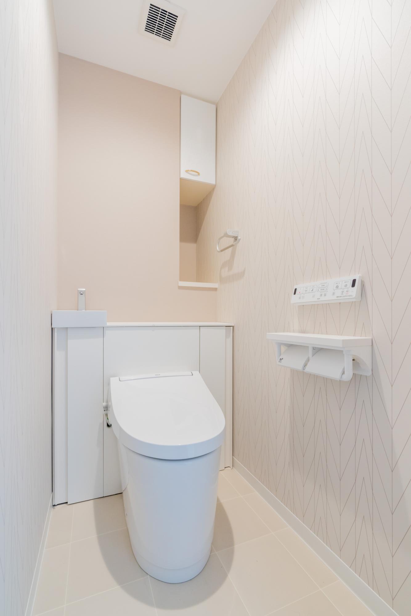 「白を基調とした明るく住み心地の良い空間」のお風呂・洗面所・トイレ