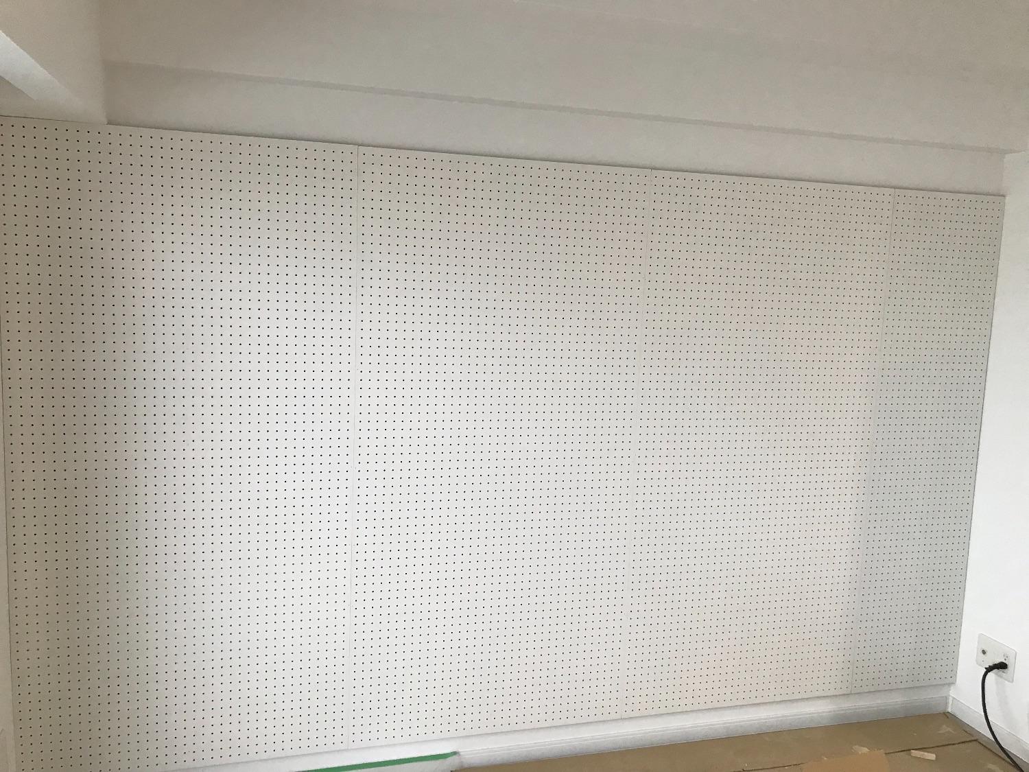 「まるで海外カフェ！のような塗装カラーと大きめサイズのキッチンがこだわり」のリビングダイニング