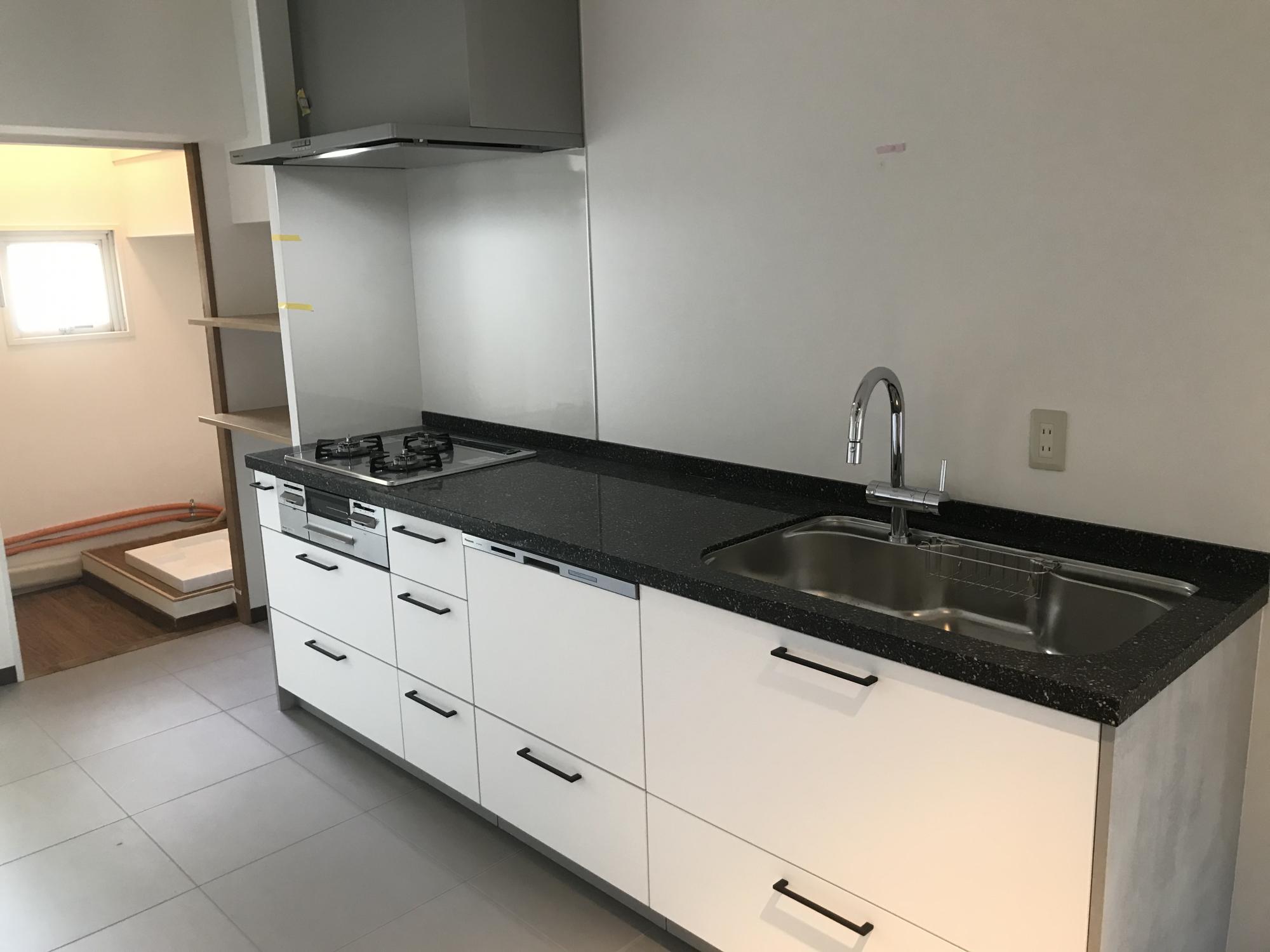 「憧れのカフェを住まいに♪　いつも通っているカフェに住みたい！」のキッチン