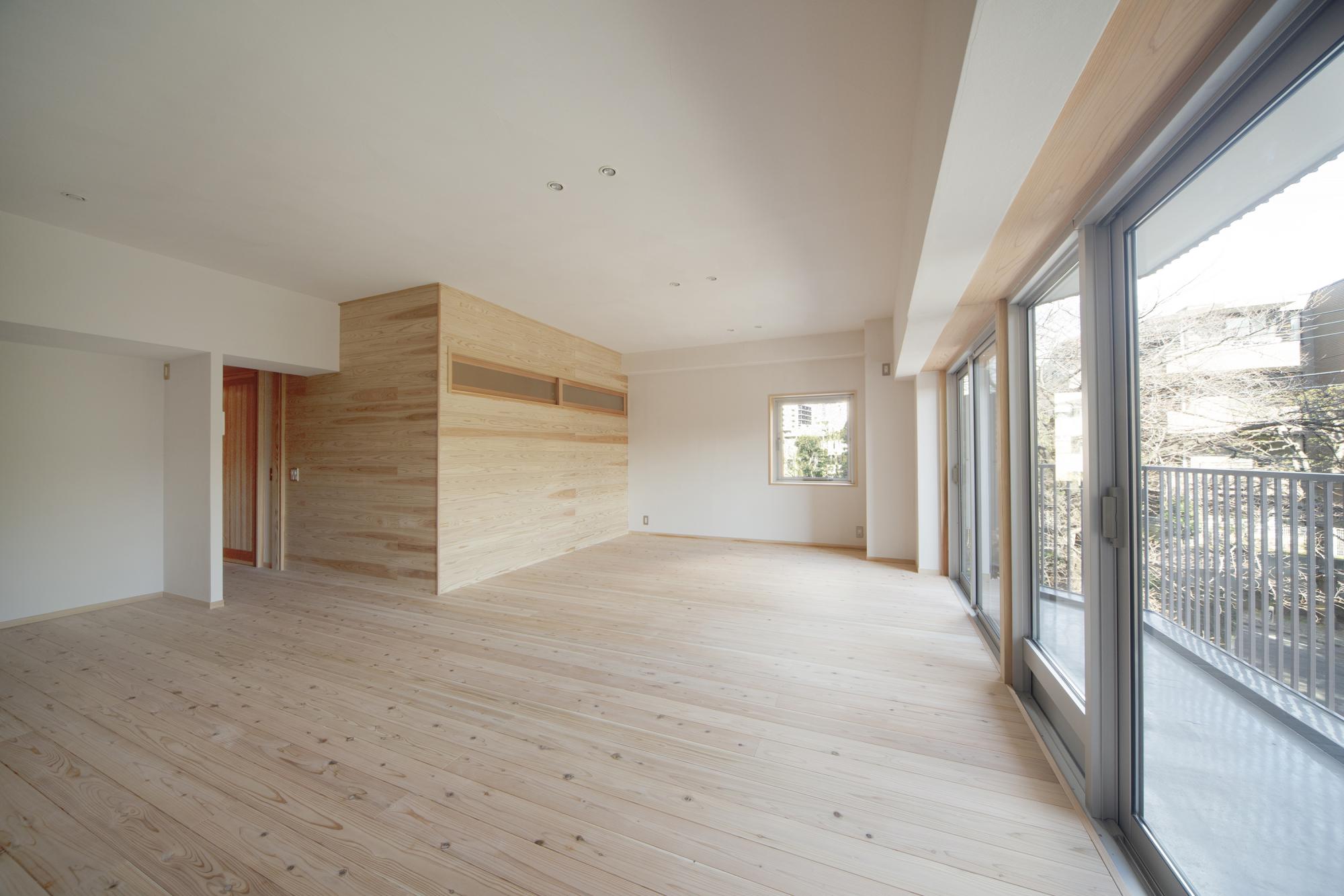 自然素材のリビングダイニング