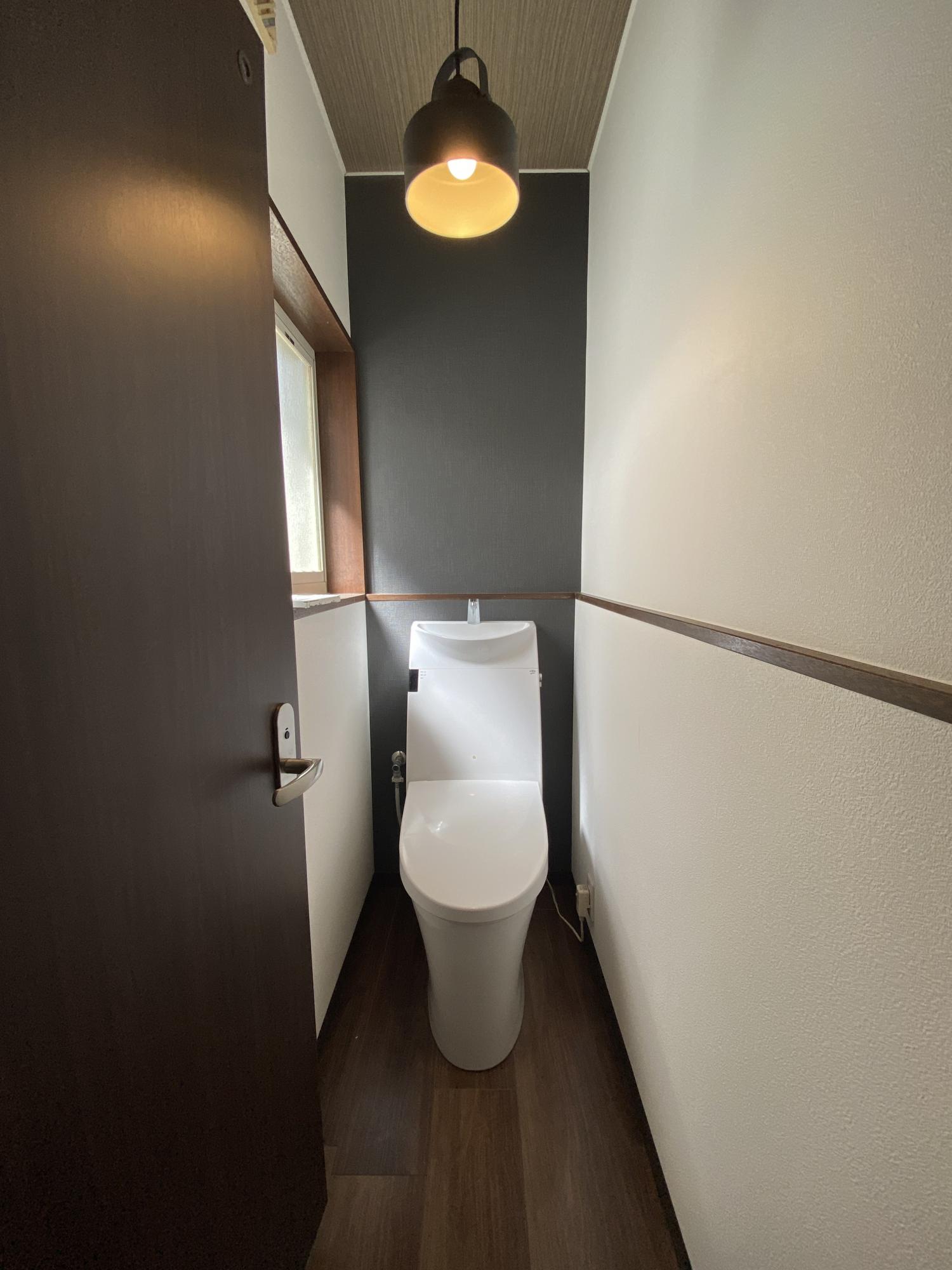 「和と洋が調和する、心地よいナチュラルリノベーション」のお風呂・洗面所・トイレ