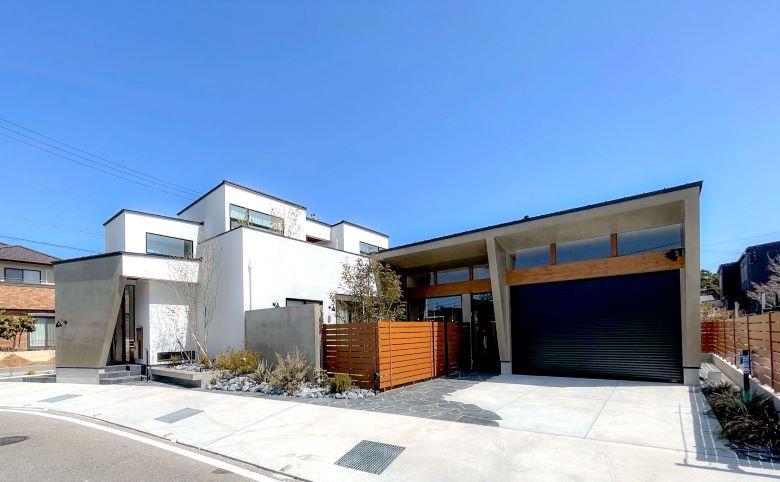 私たちは、お客様の「永く住み続けたい」という想いを大切に、その暮らしを全力でサポートします。グループ全体の幅広い知識とノウハウを活かすことで、お客様の要望を超えるご提案を可能にしています。私たちは単なる工事を行うのではなく、家の構造や土地の性質まで広い視野で考え、たった一つのマイホームの価値をさらに引き出すことをお約束します。お客様の豊かな生活がこれからもずっと続くよう、一つひとつのご要望に真摯に向き合い、安心と信頼の関係を築いていきます。