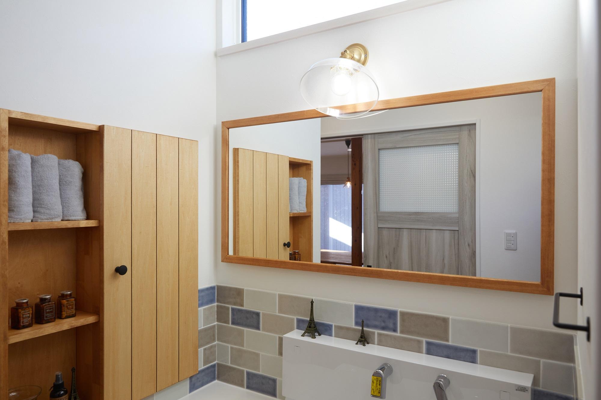 タイルの洗面台は既製品と製作のハイブリット