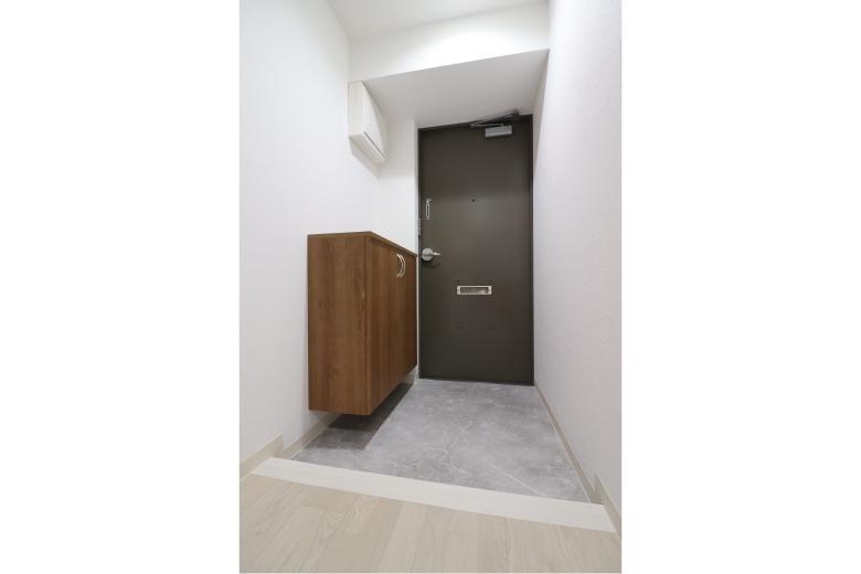 玄関にはシューズボックスを新設し、収納力を向上させました。靴であふれることなく、玄関回りをすっきりと整理して美しく見せることができます。