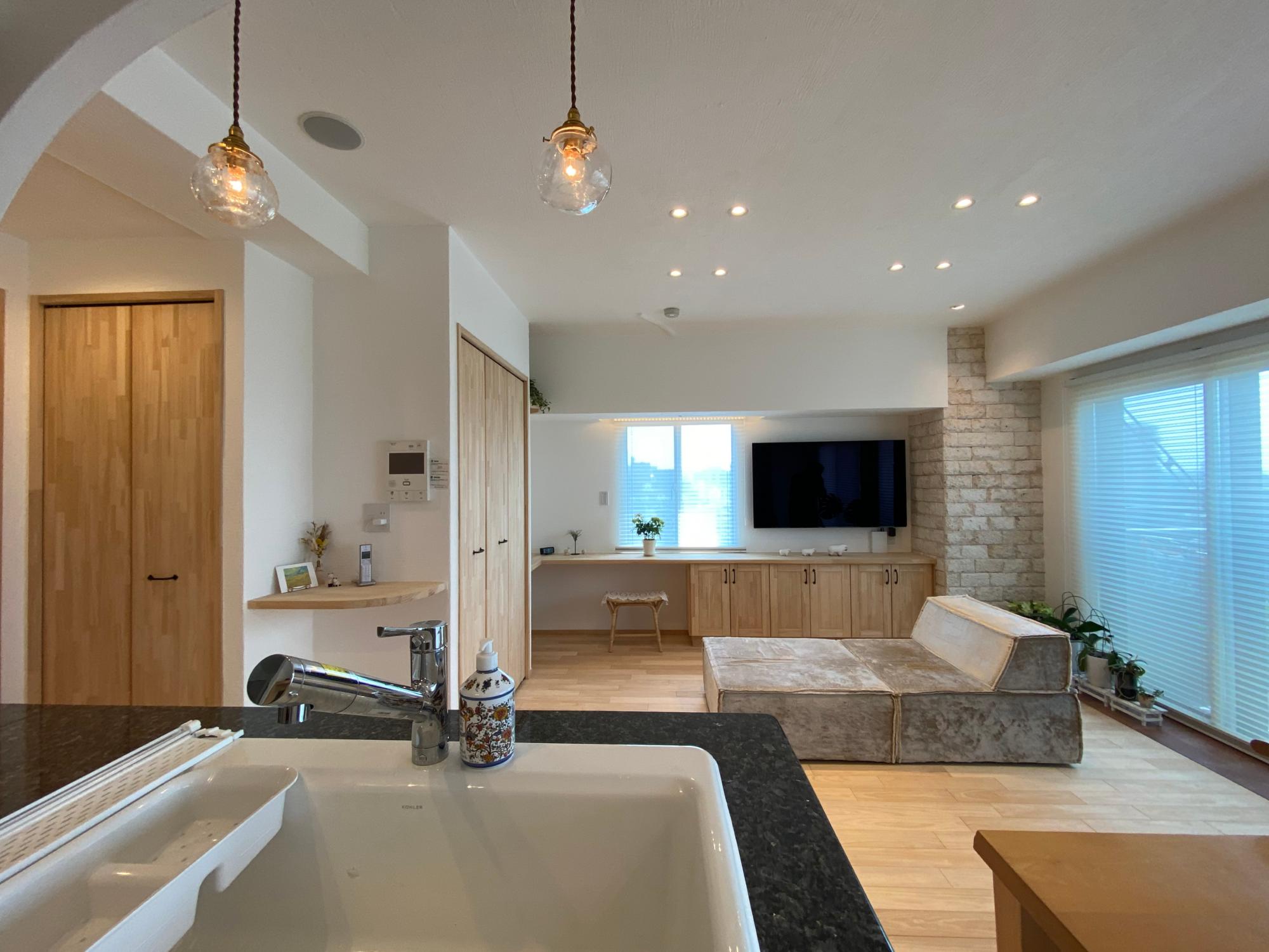 「“自然と生きる”を、親子で受け継ぐ無添加住宅リノベーション」のリビングダイニング