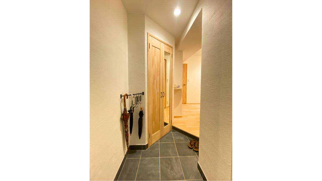 「“自然と生きる”を、親子で受け継ぐ無添加住宅リノベーション」の玄関・土間