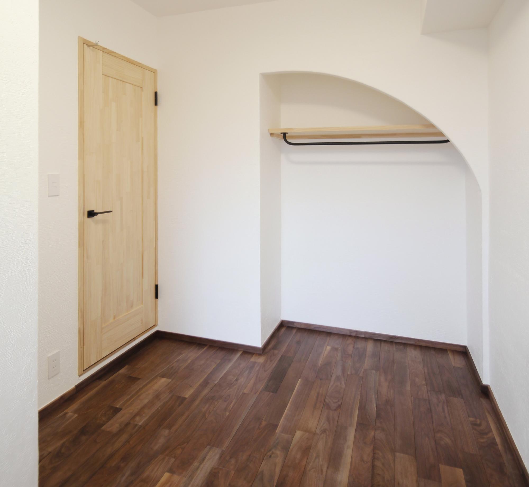 「大人モダンな暮らしと上質な空気環境を手に入れたマンションリフォーム」の寝室