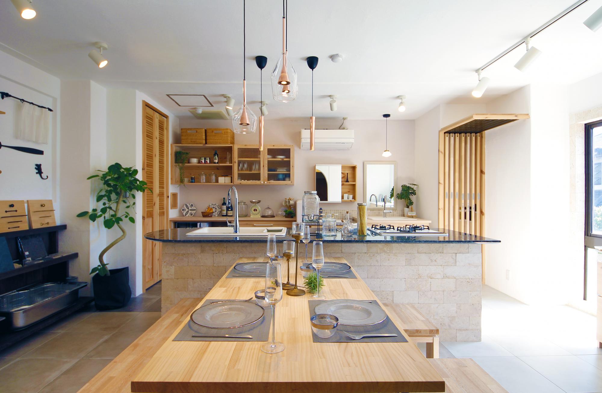 一通りの商品をご覧いただけるコンパクトなショールームです。実際の空気感をぜひ体感してください。