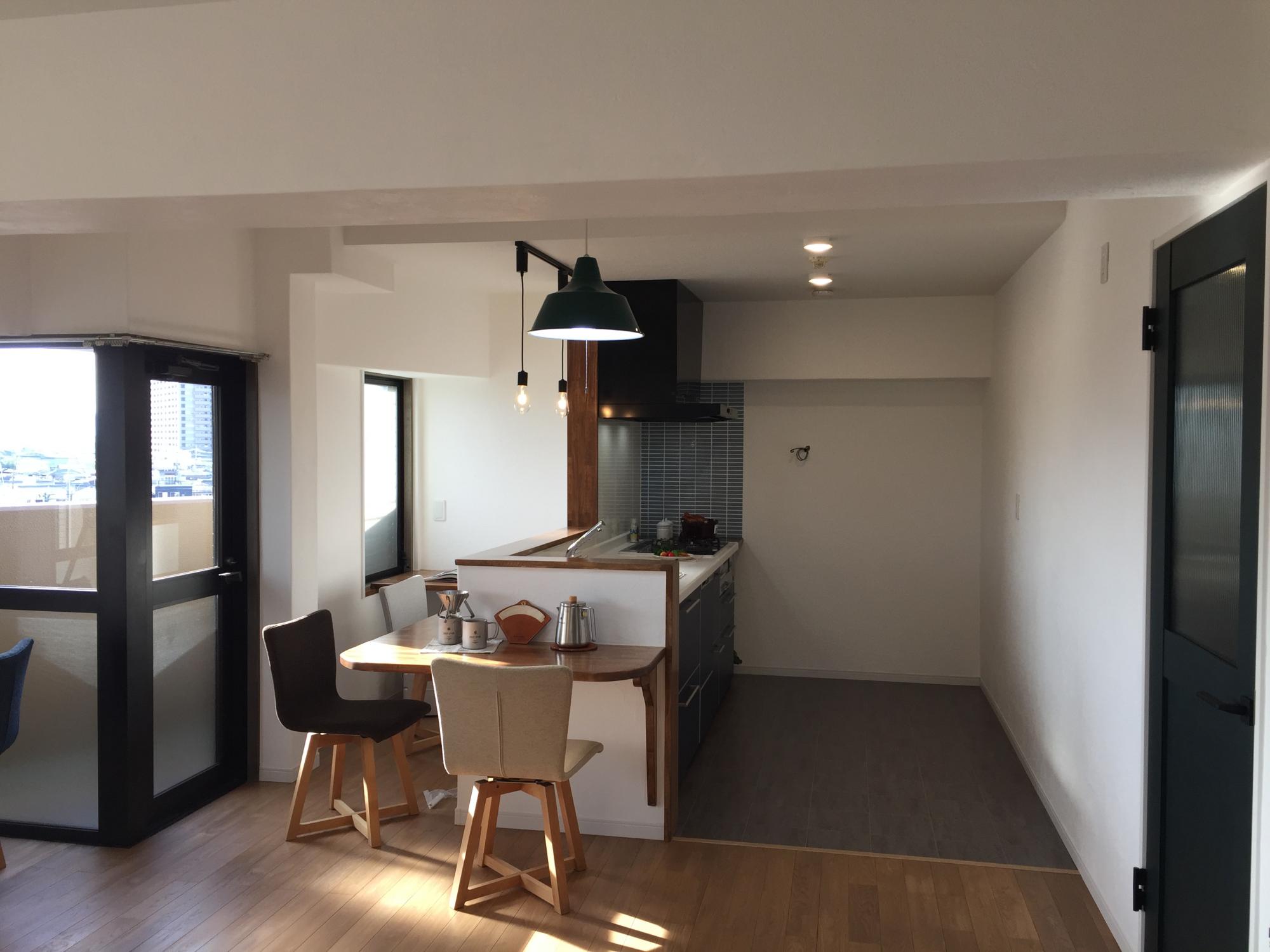 「【マンションリノベ】カフェ風のお洒落な空間に生まれ変わりました。」のリビングダイニング