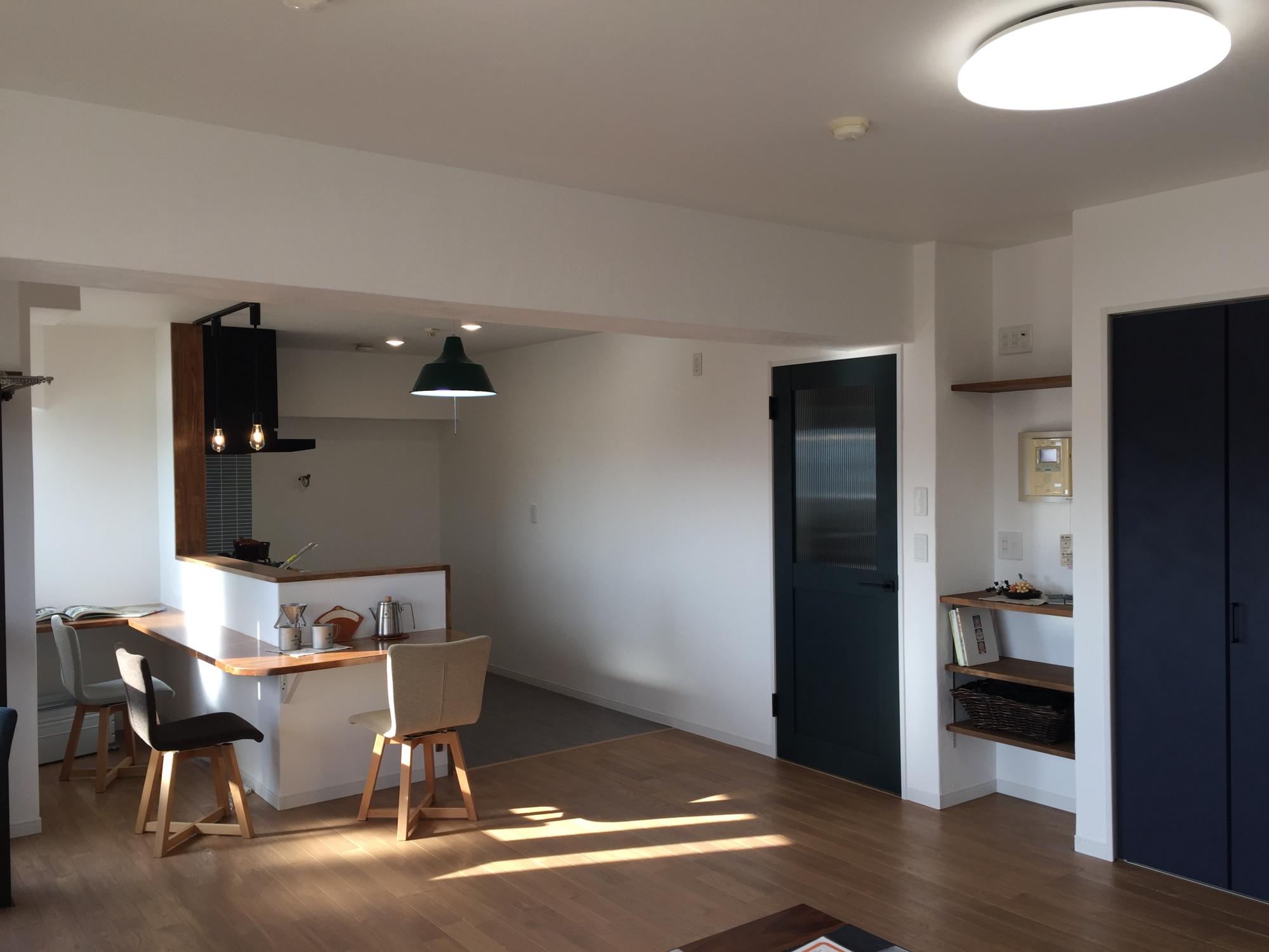 「【マンションリノベ】カフェ風のお洒落な空間に生まれ変わりました。」のリビングダイニング